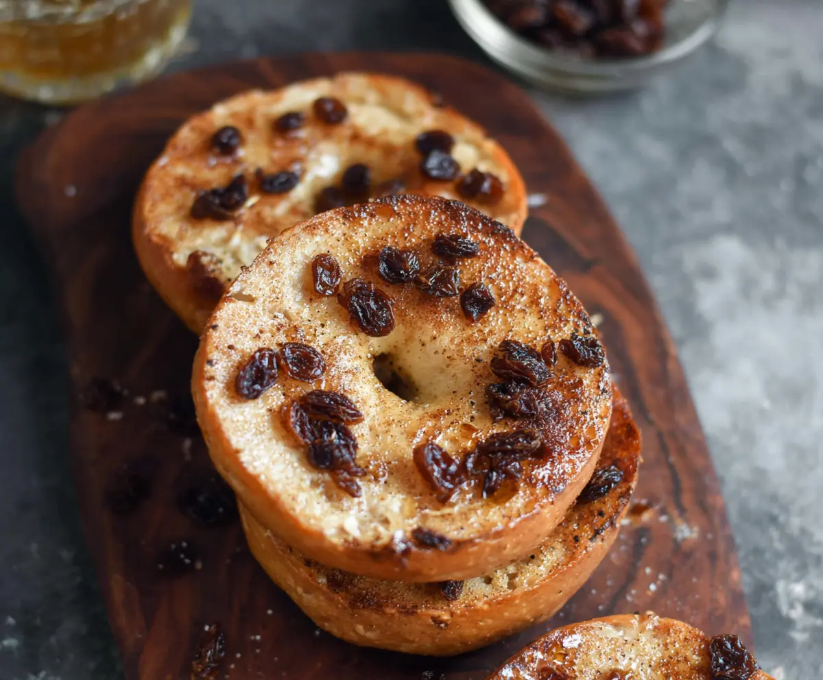 Delicious 5-ingredient cinnamon raisin Greek yogurt bagels on a plate, showcasing a healthy breakfast option.